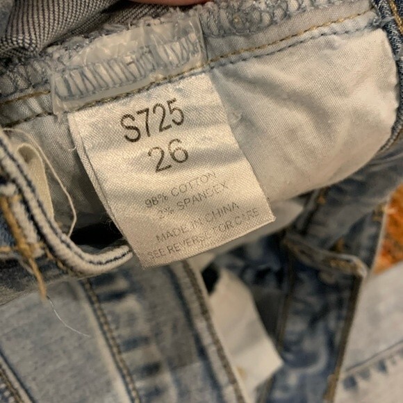 Scarlet Boulevard size 26 light was skinny jeans. Ripped over knees - Picture 4 of 7
